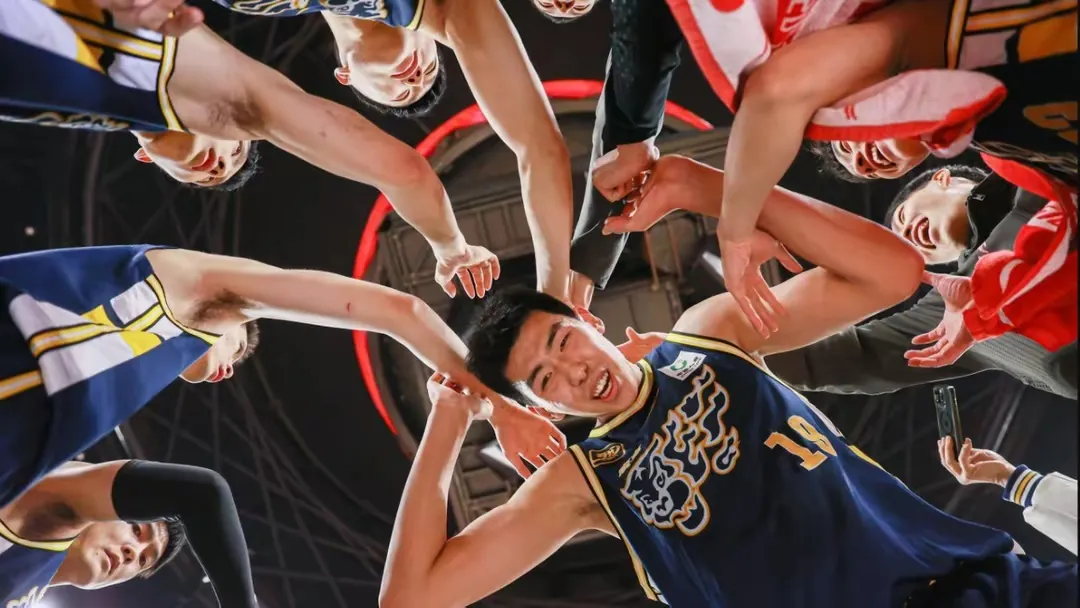 包含广东宏远发布备战花絮,国际比赛日临场应变,足总杯任务艰巨,心理建设被强调的词条 包含广东宏远发布备战花絮,国际比赛日临场应变,足总杯任务艰巨,心理建设被强调的词条