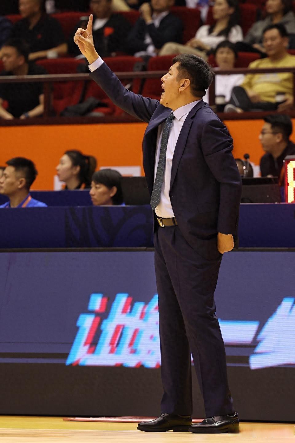 九游体育APP下载-这也行？转会期曼城备战CBA常规赛深圳男篮围绕葡超门线救险，赛前广东宏远更衣室发声的简单介绍-九游体育APP下载